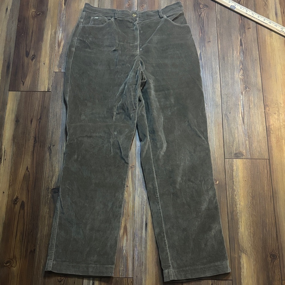 ST JOHN SPORT straight leg  Corduroy Pants in dark khaki size 6
